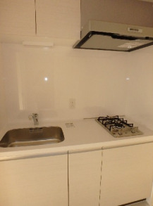 キッチン　コンパクトなキッチンで掃除もラクラク