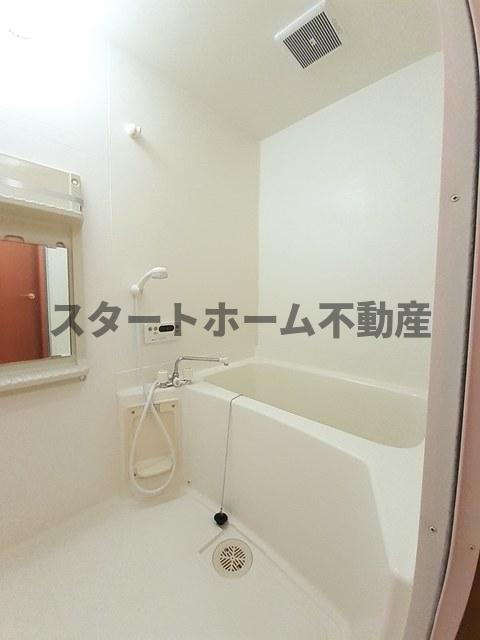 バス・シャワールーム　落ち着いた空間のお風呂です