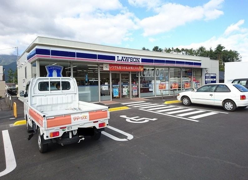 コンビニ　ローソン 富士河口湖小立店（コンビニ）まで449m