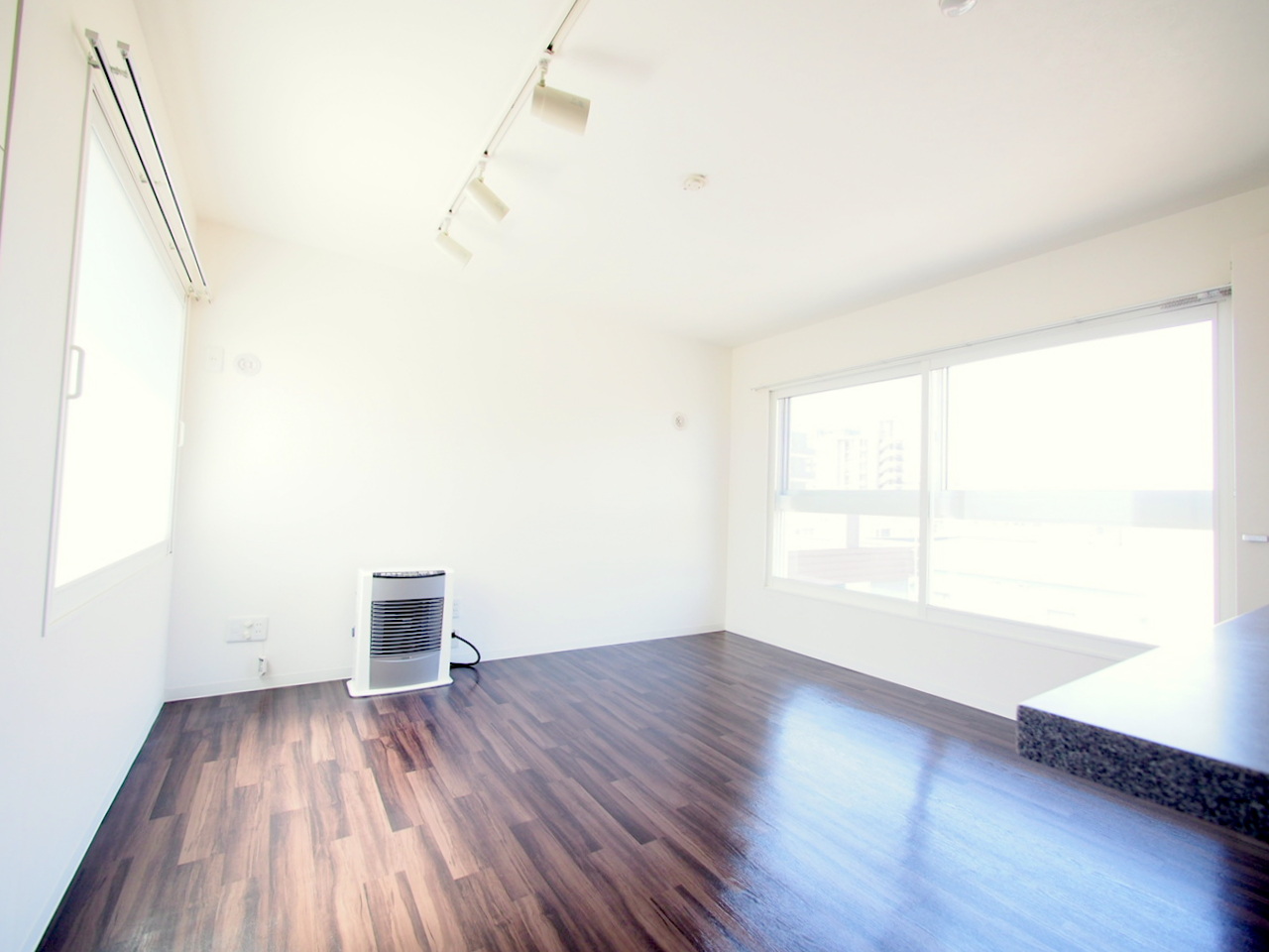 居室・リビング　日当たり良好で明るいリビングです♪