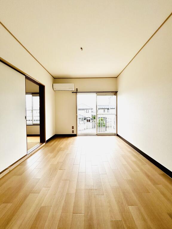 居室・リビング　洋室6帖　エアコン、収納付き