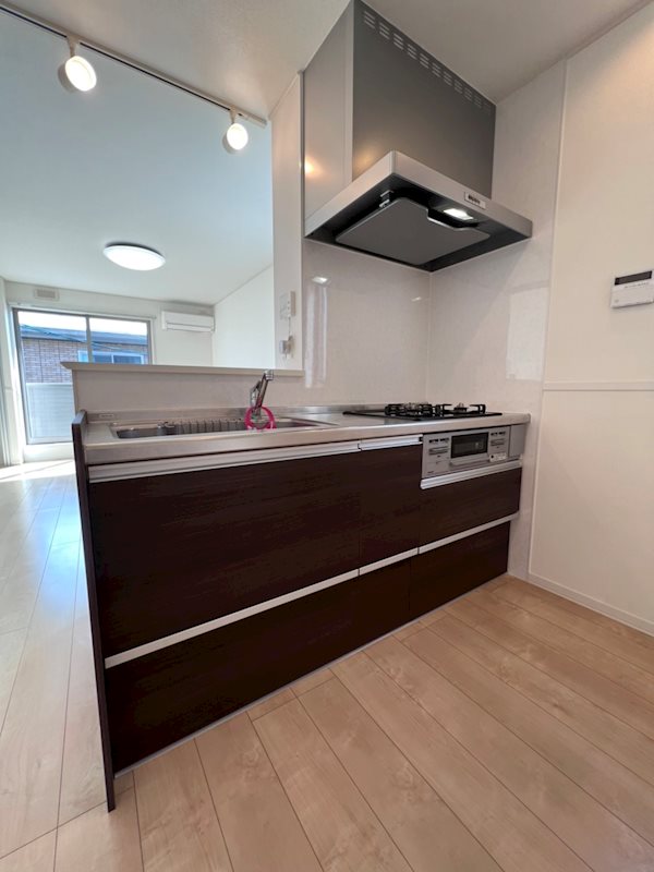 キッチン　※別棟同タイプのお部屋の写真です。システムキッチンです♪