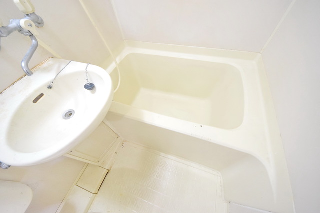 バス・シャワールーム　～今日はヒノキの香りの入浴剤です～