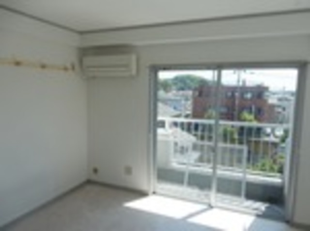 居室・リビング　～明るい２面採光です～