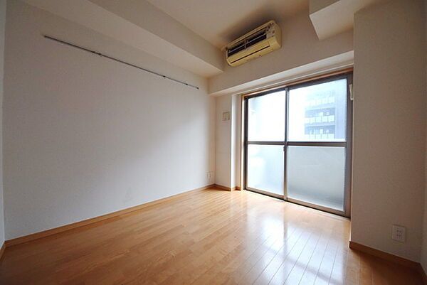 居室・リビング　スカイコート後楽園ＷＥＳＴ　文京区小石川4