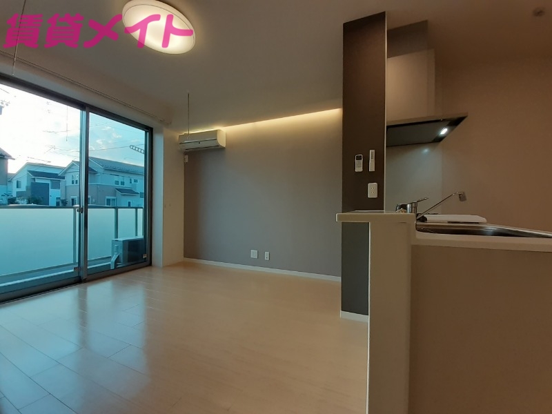 居室・リビング　同物件別室参照