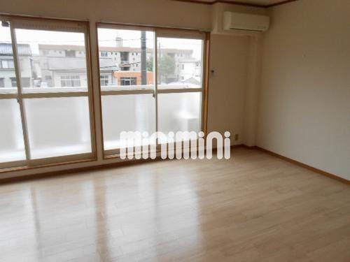 居室・リビング　リビング１２帖あります。