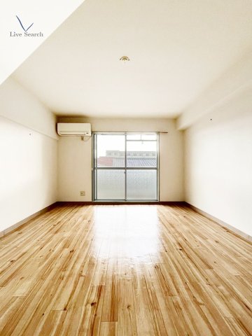 居室・リビング　同物件別室写真