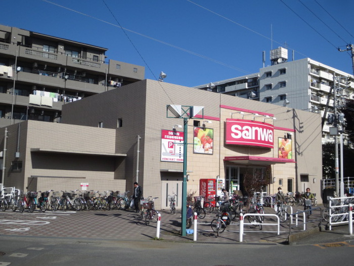 スーパー　三和（スーパー）まで729m