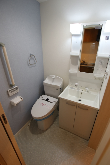 洗面設備　【別室参考写真】（トイレ＋独立洗面台）