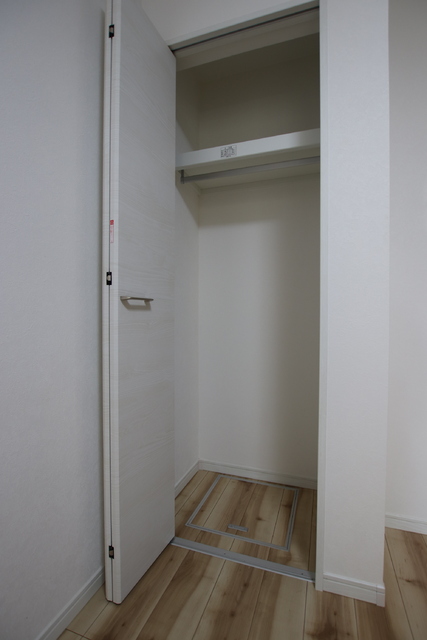 収納　【別室参考写真】（クロゼット収納）