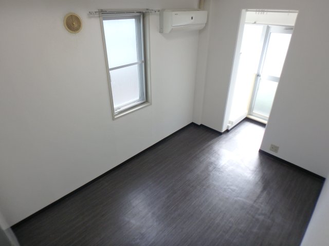 居室・リビング　ゆったり過ごせる居間です