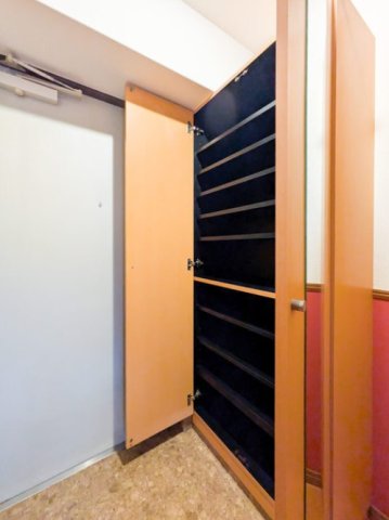 玄関　下駄箱もしっかりついてます！