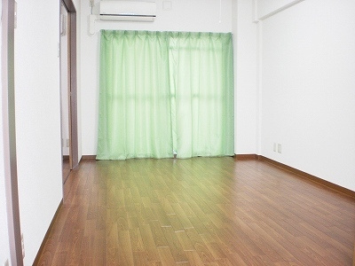 居室・リビング　エアコン2基付で初期費用を抑えられます！