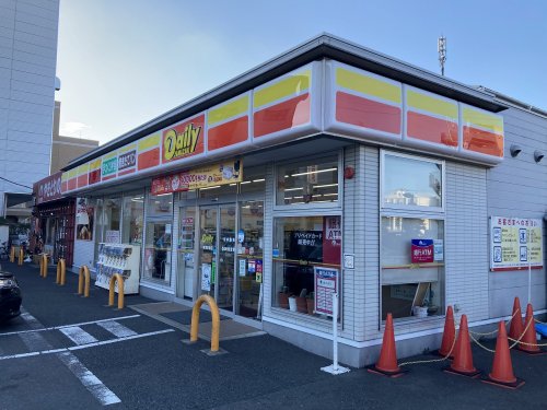 コンビニ　デイリーヤマザキ 新羽駅前店（コンビニ）まで261m