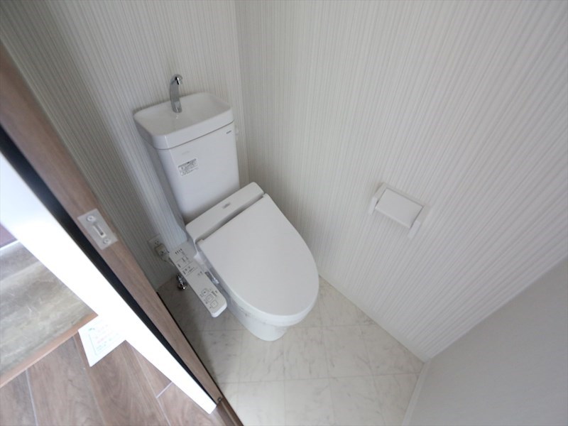 トイレ　温水洗浄暖房便座付トイレ