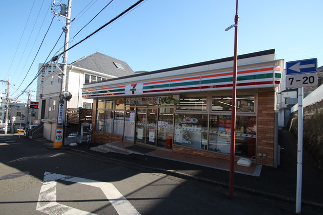 コンビニ　セブンイレブン横浜希望ヶ丘駅南店（コンビニ）まで335m