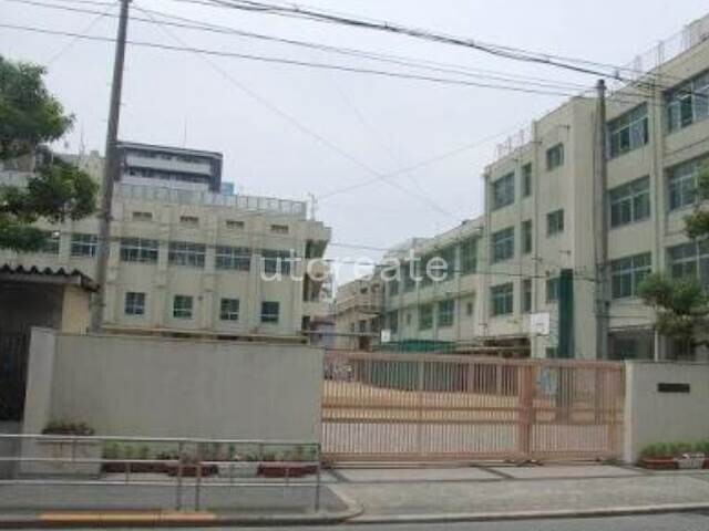 中学校　大阪市立堀江中学校（中学校）まで744m