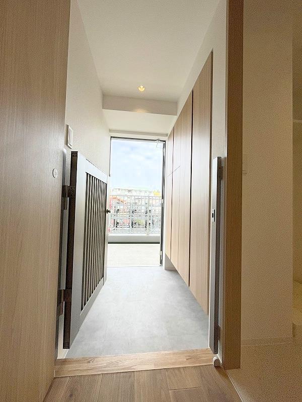 玄関　玄関内側・ダブルロック