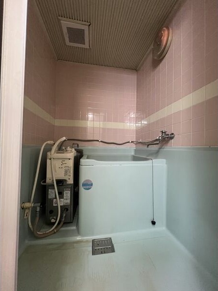 バス・シャワールーム　落ち着いた空間のお風呂です