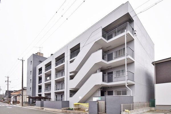 建物外観　落ち着いた雰囲気の外観です