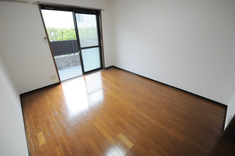 居室・リビング　明るくて開放感のあるリビング。ゆったり過ごせますね