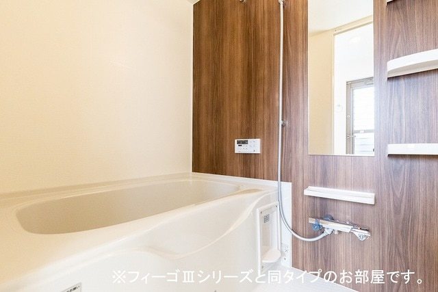 バス・シャワールーム　～フィーゴ３シリーズ同商品内装参考写真～