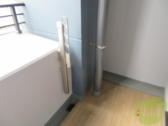 バルコニー　バルコニーです。床が木目調でキレイ。素敵です。