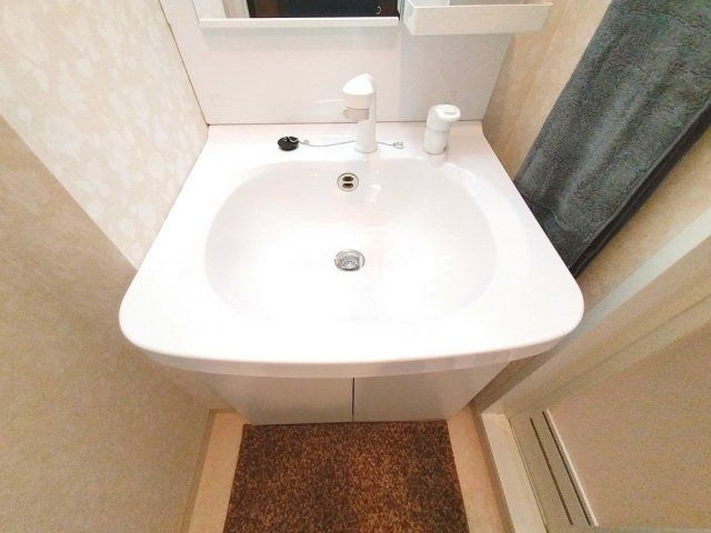 洗面設備　シャンプードレッサーの独立洗面台です。