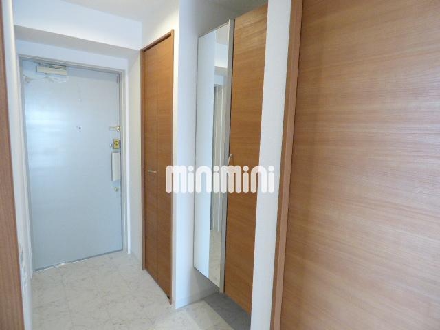 玄関　広々とした玄関です。下駄箱も付いています。