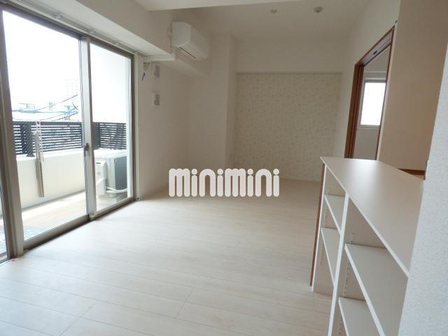 居室・リビング　日当たりがよく明るいリビングです。