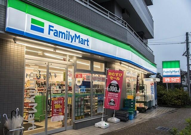 コンビニ　ファミリーマート弦巻一丁目店（コンビニ）まで481m