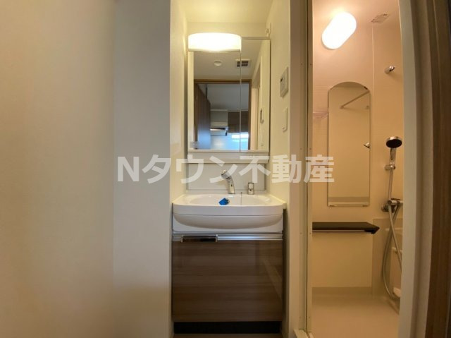 洗面設備　朝の支度にも助かる、独立の洗髪洗面化粧台