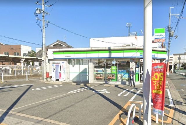 コンビニ　ファミリーマート大阪金剛駅前店（コンビニ）まで188m