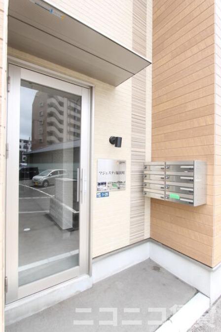 エントランス　オートロックが付いて安心