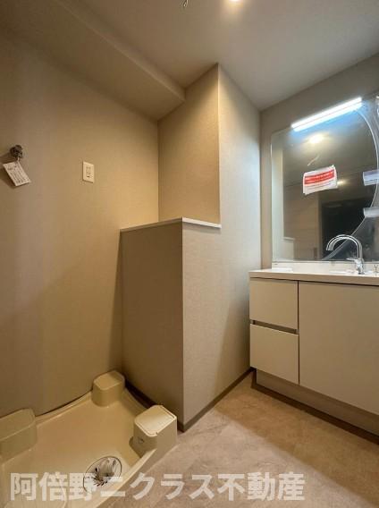 洗面設備　内装は別部屋の参考写真です。