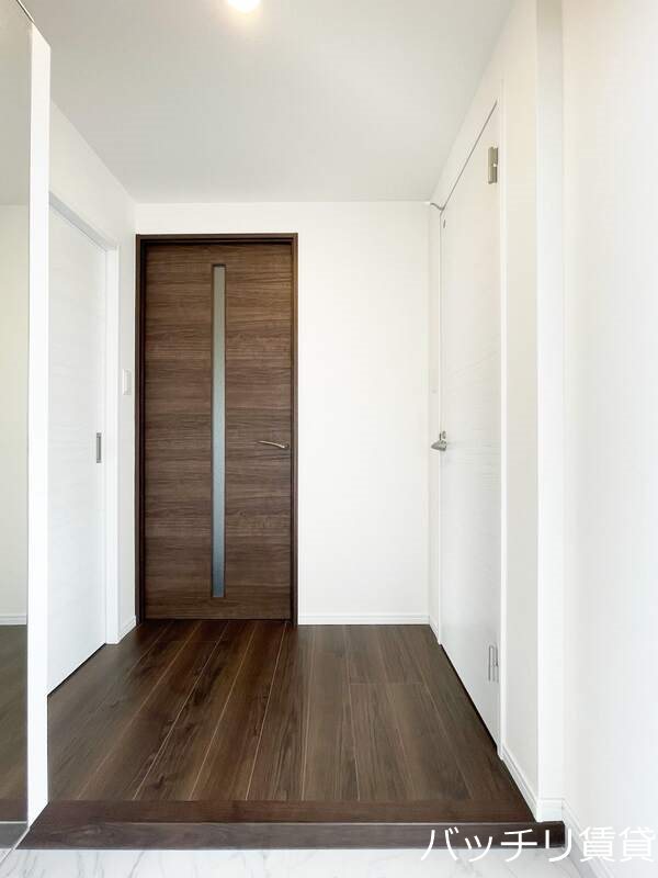 玄関　※別号室イメージの為、現状を優先致します