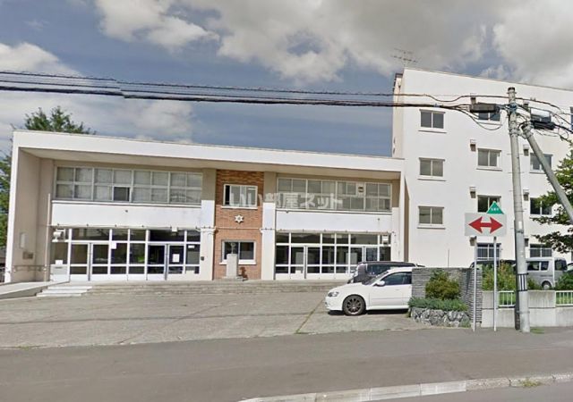 中学校　栄町中学校（中学校）まで606m