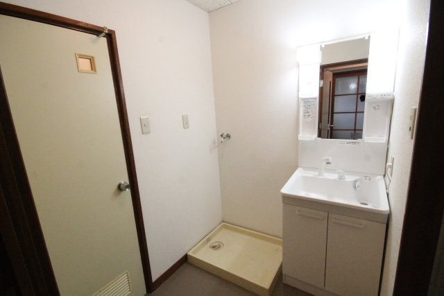 洗面設備　写真は類似です。