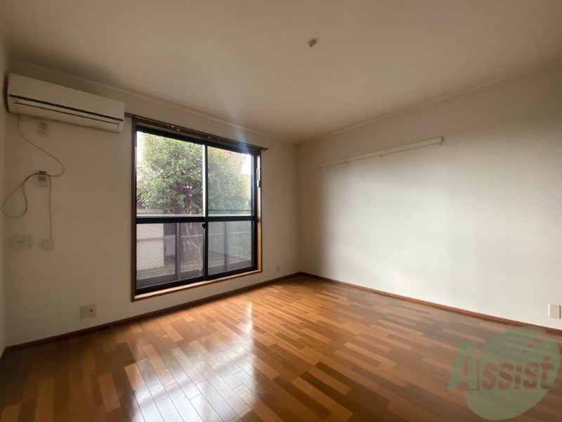 居室・リビング　陽当たりが良く、広々として過ごしやすそうです。