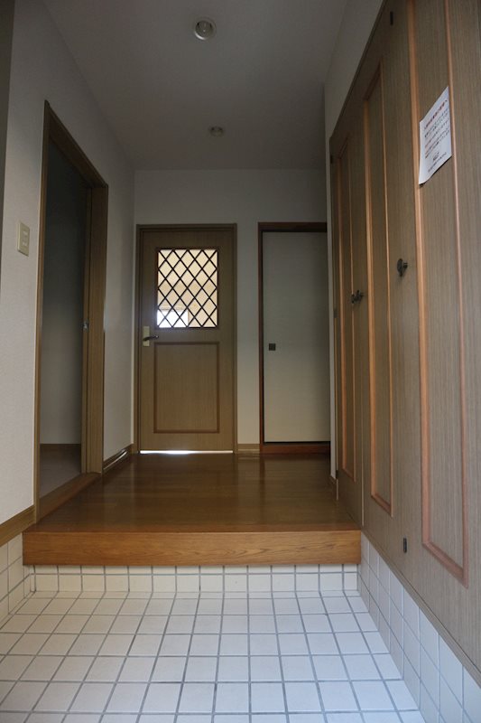 玄関　※別部屋参考写真