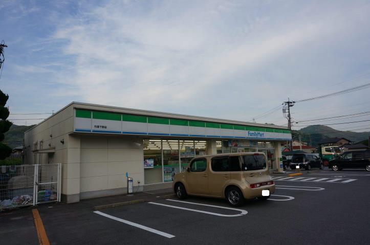 コンビニ　ファミリーマート（コンビニ）まで50m