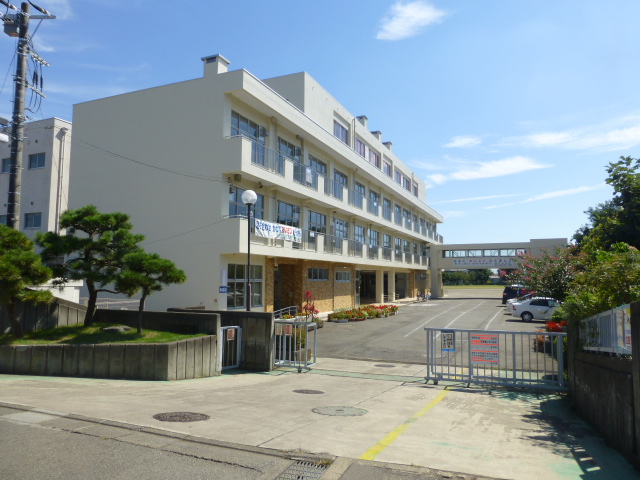 小学校　相模原市立田名北小学校（小学校）まで424m