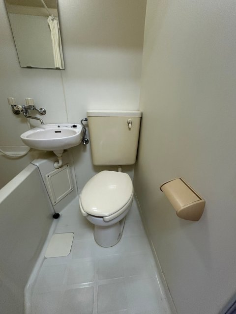 トイレ　※写真は２０５号室です