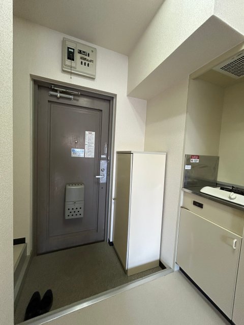 玄関　※写真は２０５号室です