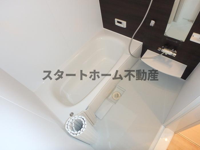 バス・シャワールーム　コンパクトで使いやすいお風呂です