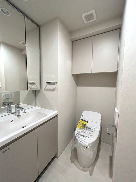 トイレ　※写真は同タイプ住戸です。