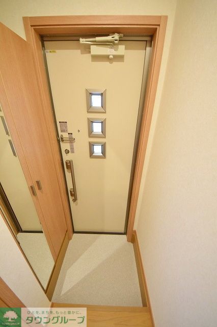 玄関　お問い合わせはタウンハウジング府中店まで
