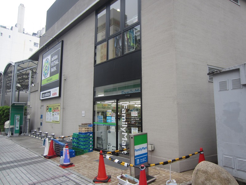 コンビニ　ファミリーマートチネチッタ店（コンビニ）まで161m