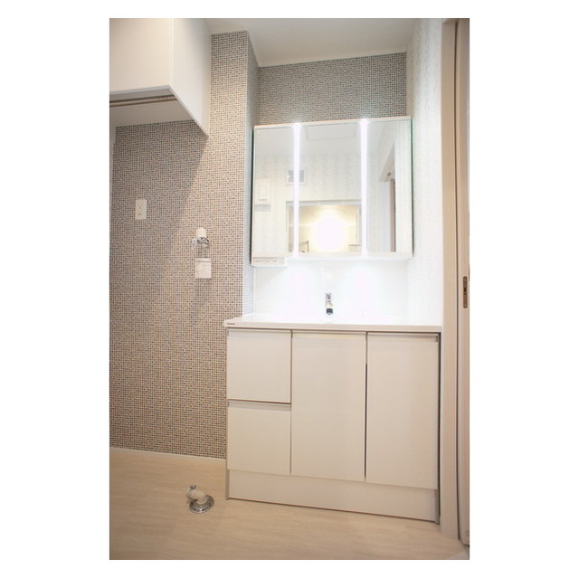 洗面設備　高級感溢れる洗面台